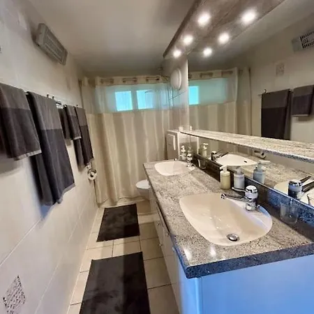 Peace & Comfort - Great Views And Location Chalet